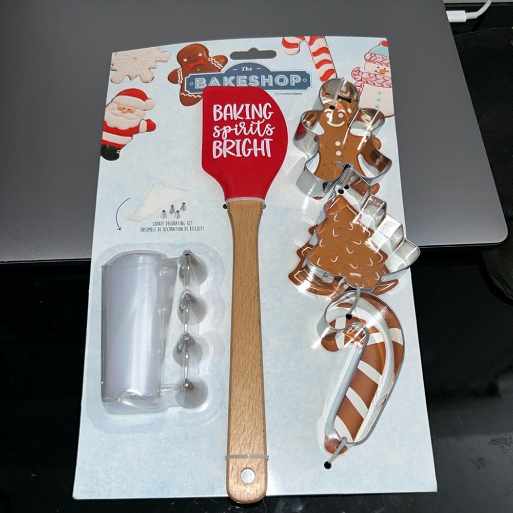 The‎ Bakeshop 16 Piece Cookie Decorating Set NWT